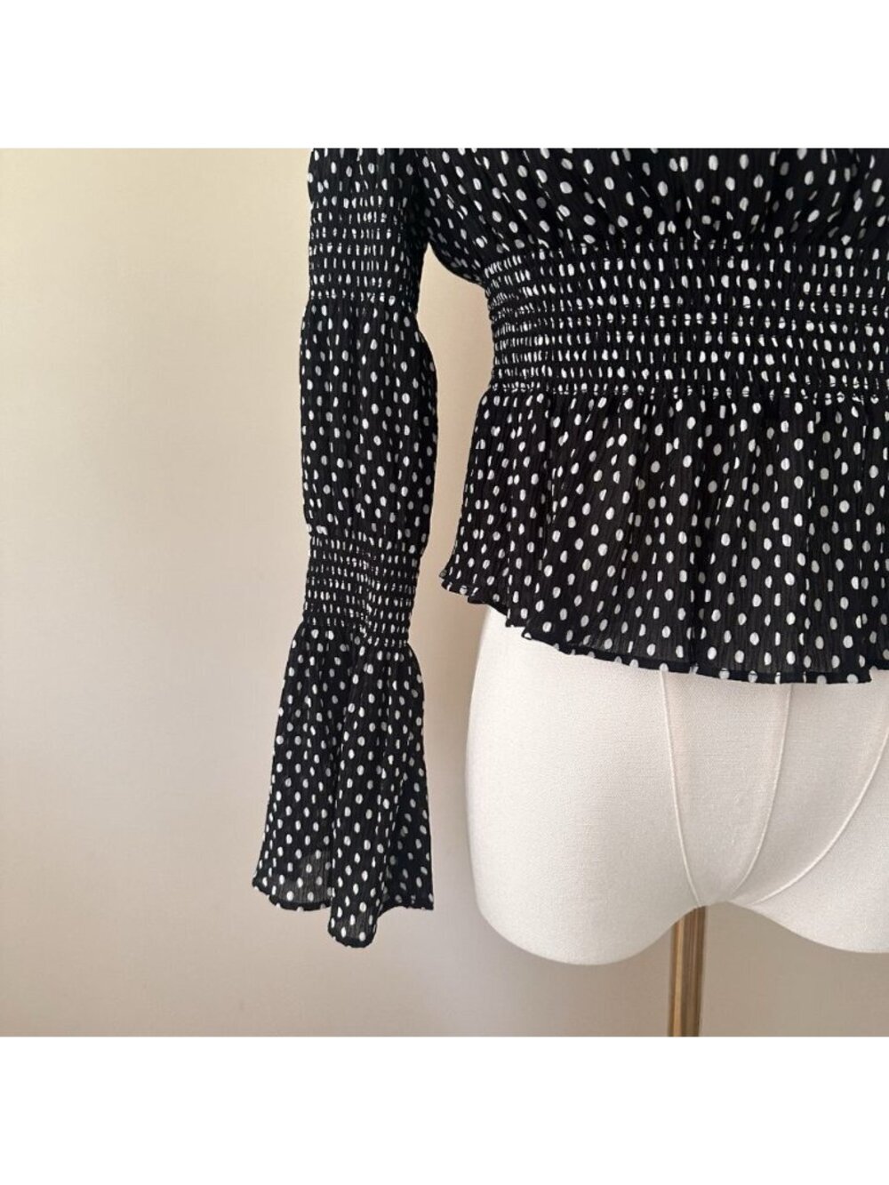 La Ven XS Peasant Top Black White Polka Dot Bell Sleeve Off-the-Shoulder Smocked - Picture 6 of 9